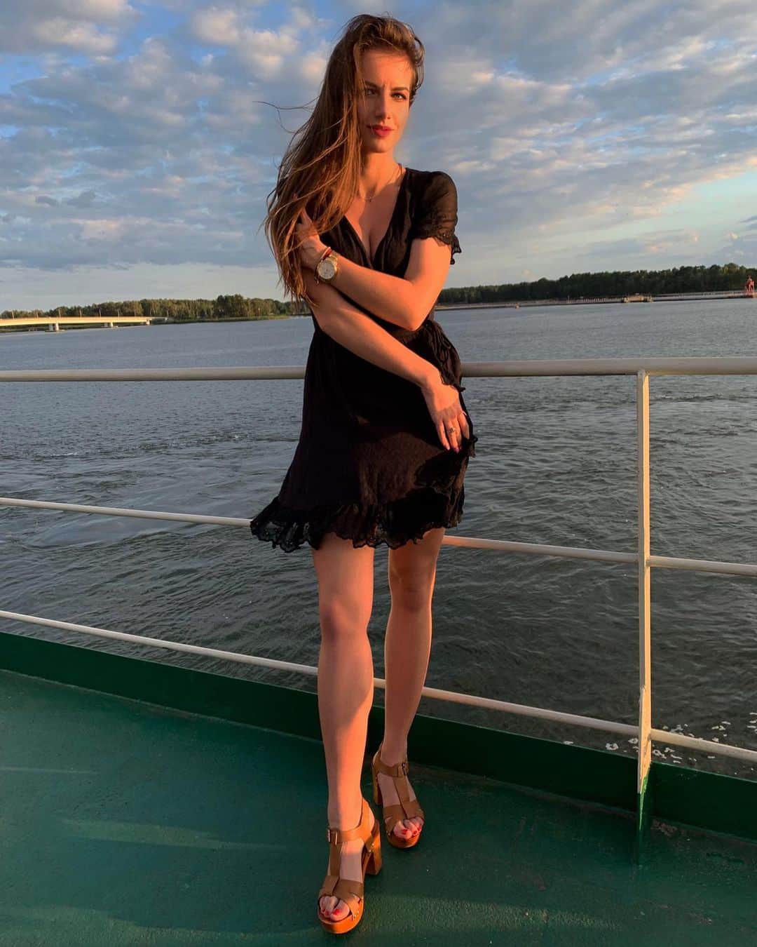 Karolina Bojarさんのインスタグラム写真 - (Karolina BojarInstagram)「Windy 🌬🌊 • #goldenhour #sea #Balticsea #ferry #wind #weekend #trip #sunisgoingdown #boat #sunset」8月12日 4時39分 - bojarmeow