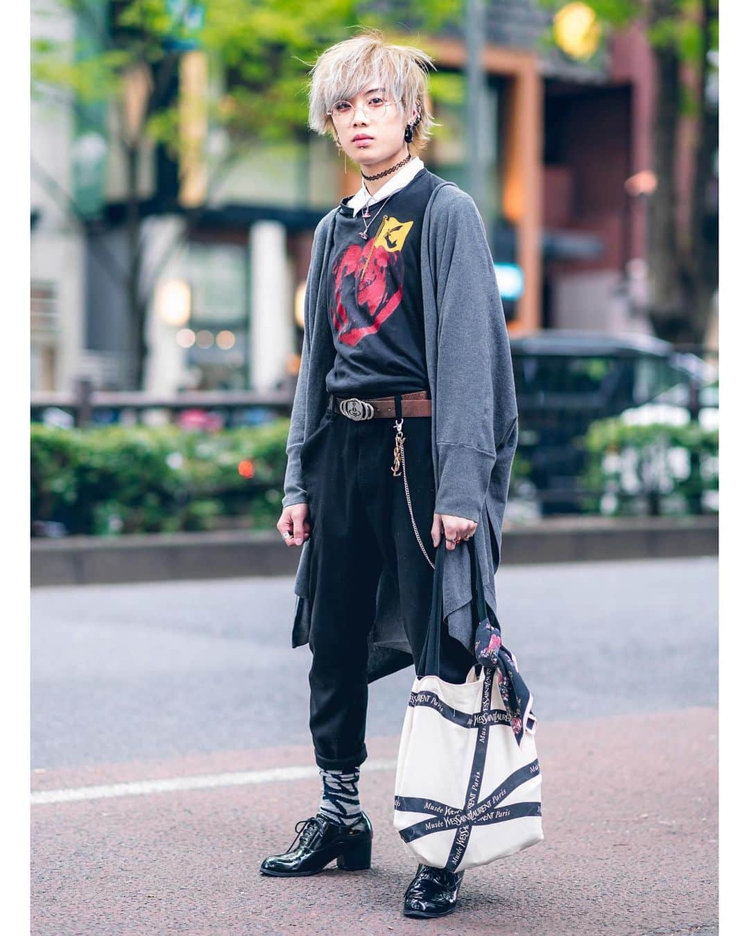 Harajuku Japanさんのインスタグラム写真 - (Harajuku JapanInstagram)「20-year-old Japanese hair stylists Kaito (@kaitairu) and Yocchi (@yocchi_0103) on the street in Harajuku wearing fashion by Comme des Garcons, Rageblue, Vivienne Westwood, Yves Saint Laurent, AnkoROCK and Dr. Martens.」8月12日 4時40分 - tokyofashion