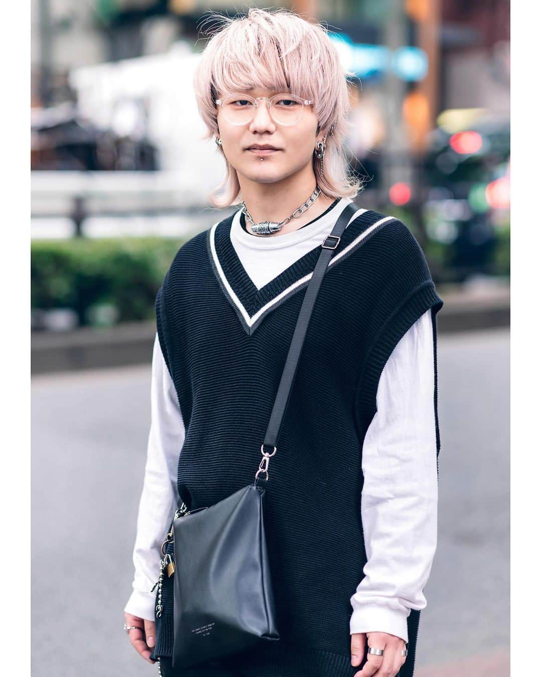 Harajuku Japanさんのインスタグラム写真 - (Harajuku JapanInstagram)「20-year-old Japanese hair stylists Kaito (@kaitairu) and Yocchi (@yocchi_0103) on the street in Harajuku wearing fashion by Comme des Garcons, Rageblue, Vivienne Westwood, Yves Saint Laurent, AnkoROCK and Dr. Martens.」8月12日 4時40分 - tokyofashion