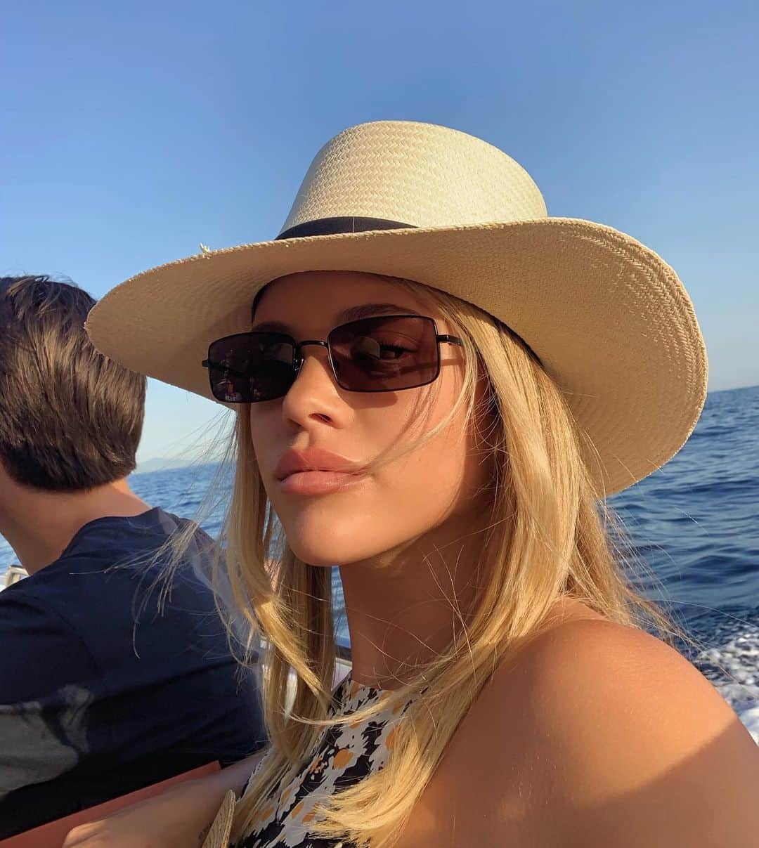 のインスタグラム：「Happy camper 🛥」