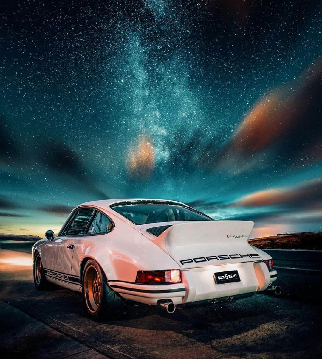 Porscheさんのインスタグラム写真 - (PorscheInstagram)「Time to wish upon a star for that 911 Carrera 2.7 RS. The Perseids Meteor Shower peaks tonight, don't miss it. #Porsche #PorscheMoment (📸: @duckandwhale)」8月12日 5時00分 - porsche