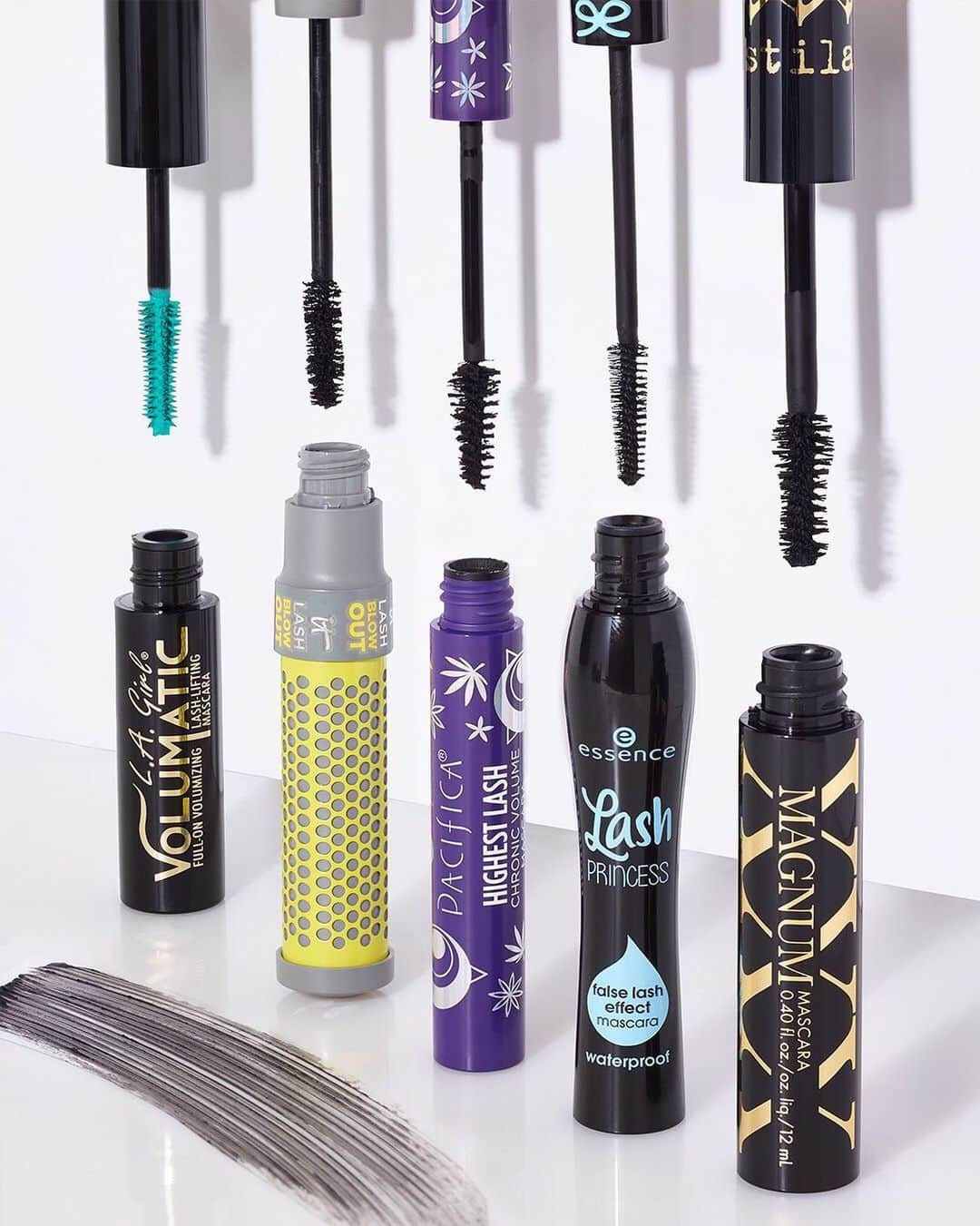 ULTA Beautyさんのインスタグラム写真 - (ULTA BeautyInstagram)「Make sure your lash squad is as strong as your friend squad! 👯These new arrivals will definitely have your back for curl, length and volume. Shop 'em in stores now! #ultabeauty」8月12日 5時10分 - ultabeauty