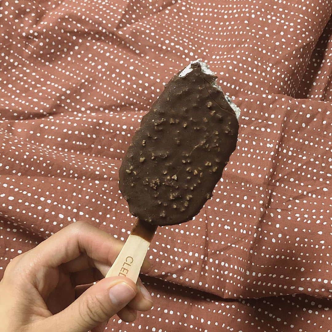 ウォン・ジナのインスタグラム：「모닝아이스크림🍦」