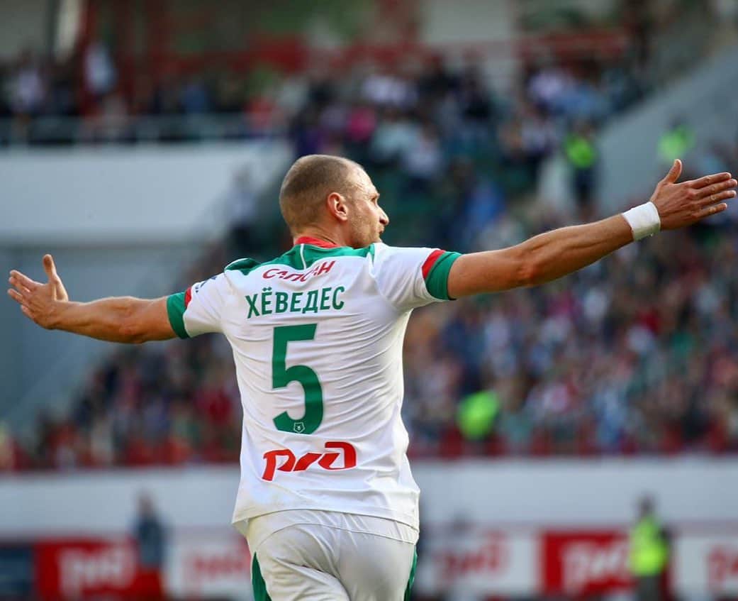 ベネディクト・ヘーヴェデスのインスタグラム：「What a game! Well done boys!💪🏼4:0 🔥@fclokomotiv」