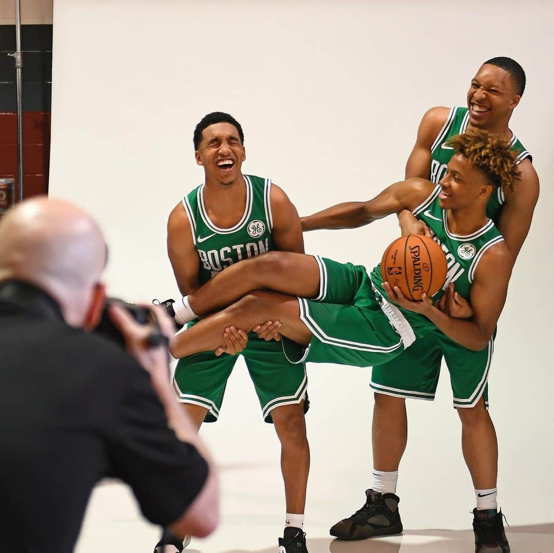 ボストン・セルティックスさんのインスタグラム写真 - (ボストン・セルティックスInstagram)「#NBARooks photo shoot with the squad 📸」8月12日 5時25分 - celtics