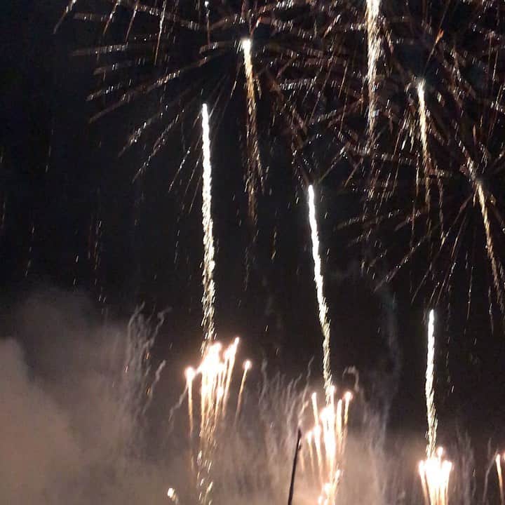 のインスタグラム：「・ 袋井花火は期待を裏切らない ・ でも今年のクライマックス例年に比べると勢い無かった気がしない？ ・ そう感じたのは私だけ？ ・ ベロベロにだったからかなー🥳🥳🥳 ・ #いいね返し #Shizuoka  #東海 #食べ物 #静岡グルメ #静岡ランチ #パン🥐 #インスタ映え #酒飲み #静岡 #静岡市街中ランチ #ラーメン🍜 #おすすめカフェ☕️#静岡市パン屋 #デザート #スイーツ🍰 #駿河区ランチ  #葵区ランチ #静岡市ランチ #静岡市グルメ #静岡市カフェ #静岡市 #美味しいもの大好き #食通 ・ ・ 静岡市の食通さんと繋がりたい 情報交換求む  もっと美味しい店知りたい ・ #followme #eat #grumet #food #cafe #lunch」