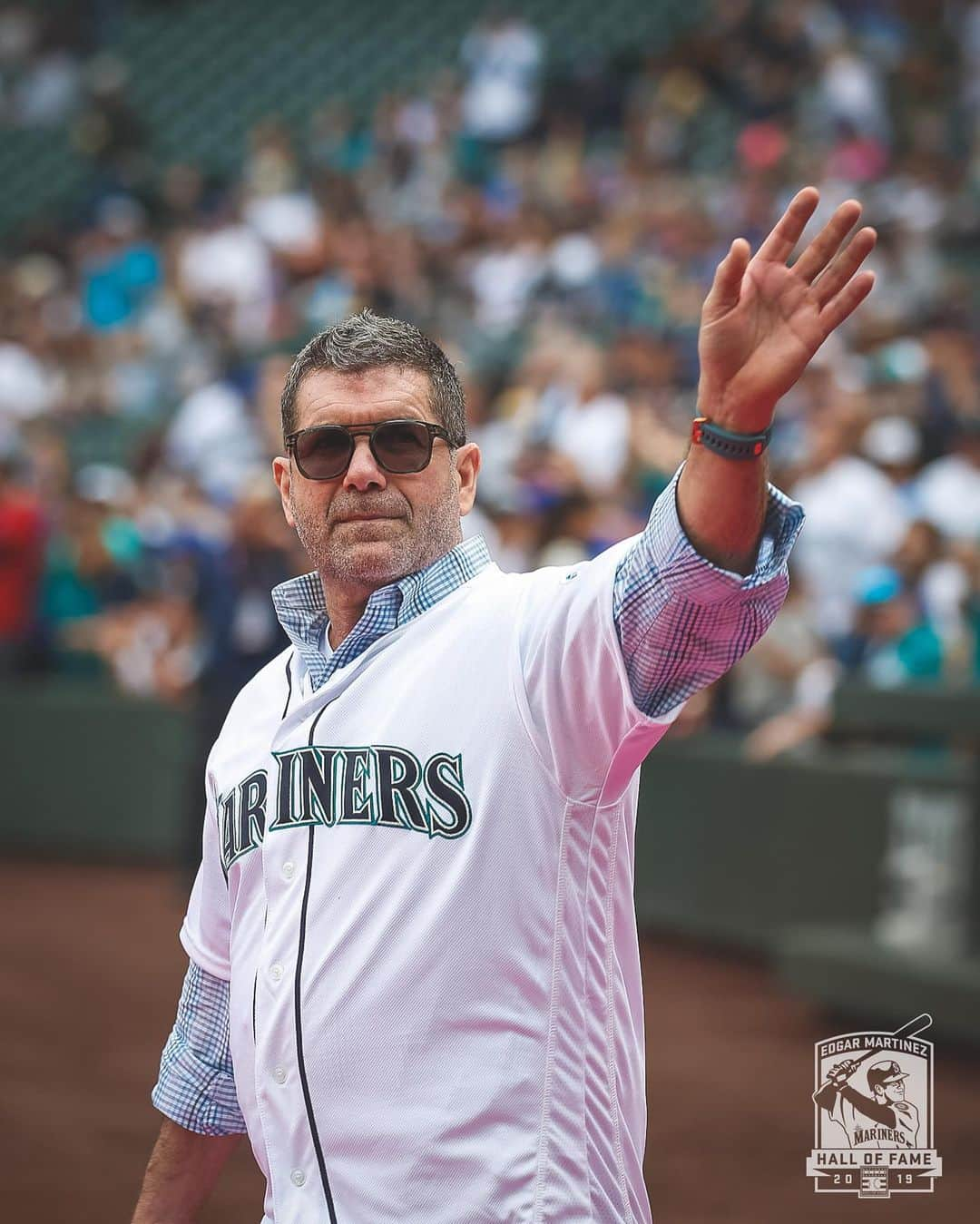 シアトル・マリナーズさんのインスタグラム写真 - (シアトル・マリナーズInstagram)「Who else would throw out the first pitch to wrap up #EdgarHOF Weekend?」8月12日 5時34分 - mariners