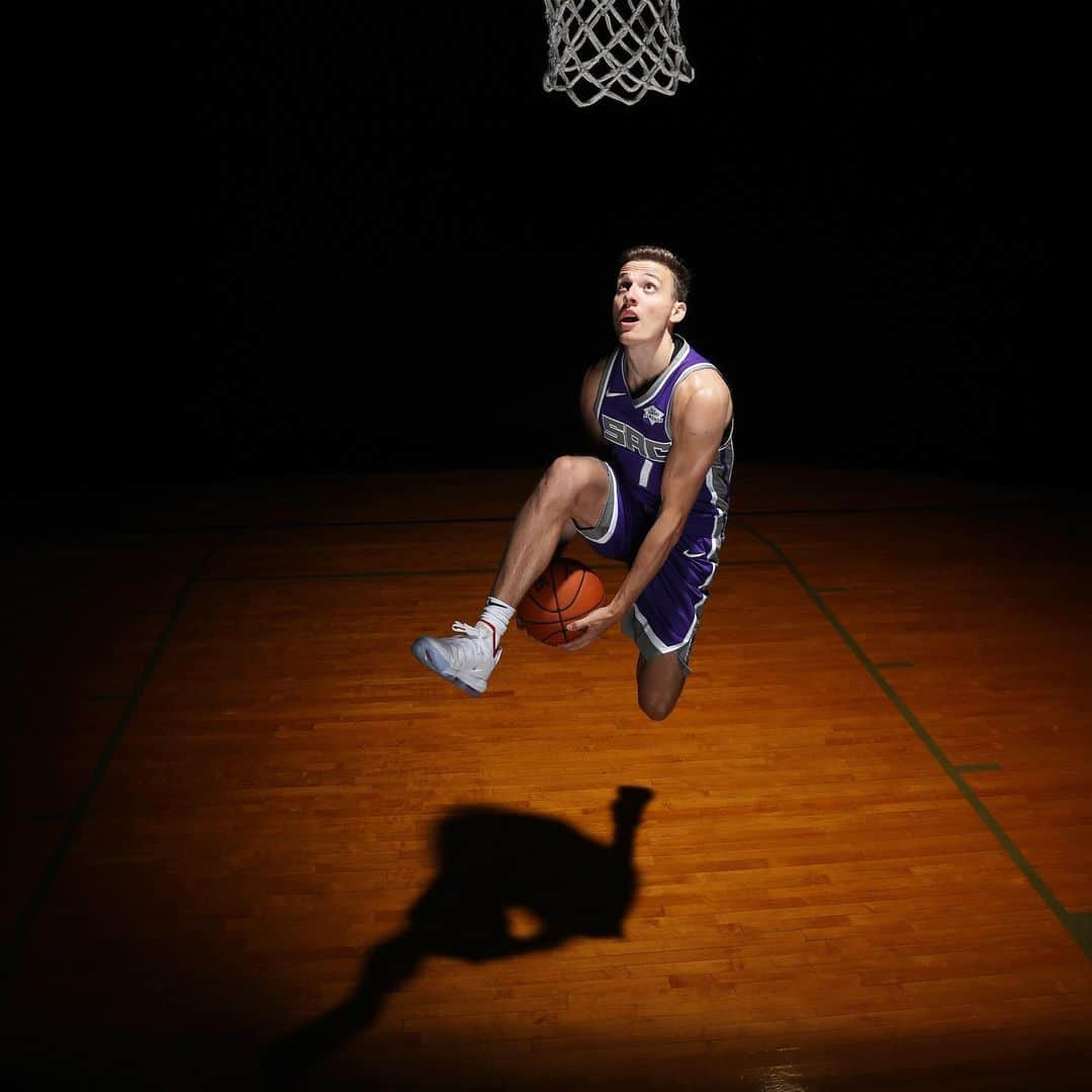 NBAさんのインスタグラム写真 - (NBAInstagram)「The spotlight shines on the 2019 #NBARooks! (📸: @natlyphoto)」8月12日 5時44分 - nba