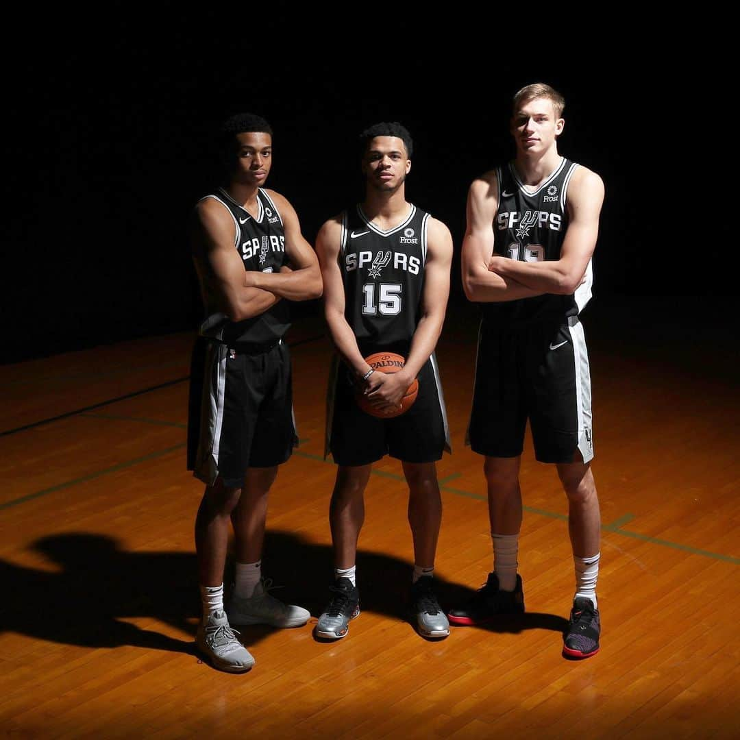 NBAさんのインスタグラム写真 - (NBAInstagram)「The spotlight shines on the 2019 #NBARooks! (📸: @natlyphoto)」8月12日 5時44分 - nba