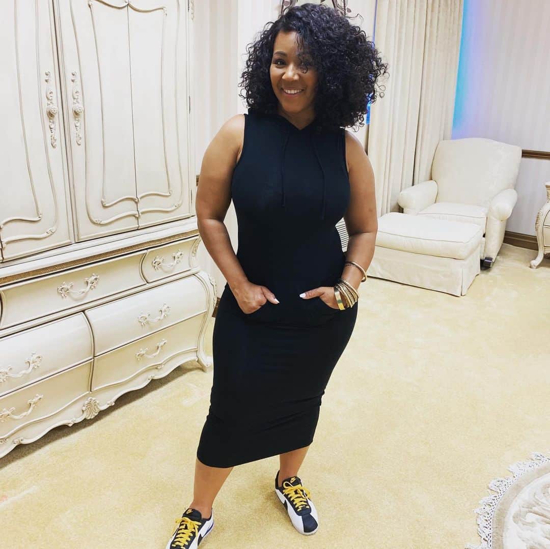 エリカ・キャンベルさんのインスタグラム写真 - (エリカ・キャンベルInstagram)「Headed to #Houston for the #InnerCircleConference with @dririshea! 👗: @stylesassy_boutique 💁🏽‍♀️: @ericabyericacampbell  #travelgram #EricaCampbell」8月12日 5時37分 - imericacampbell
