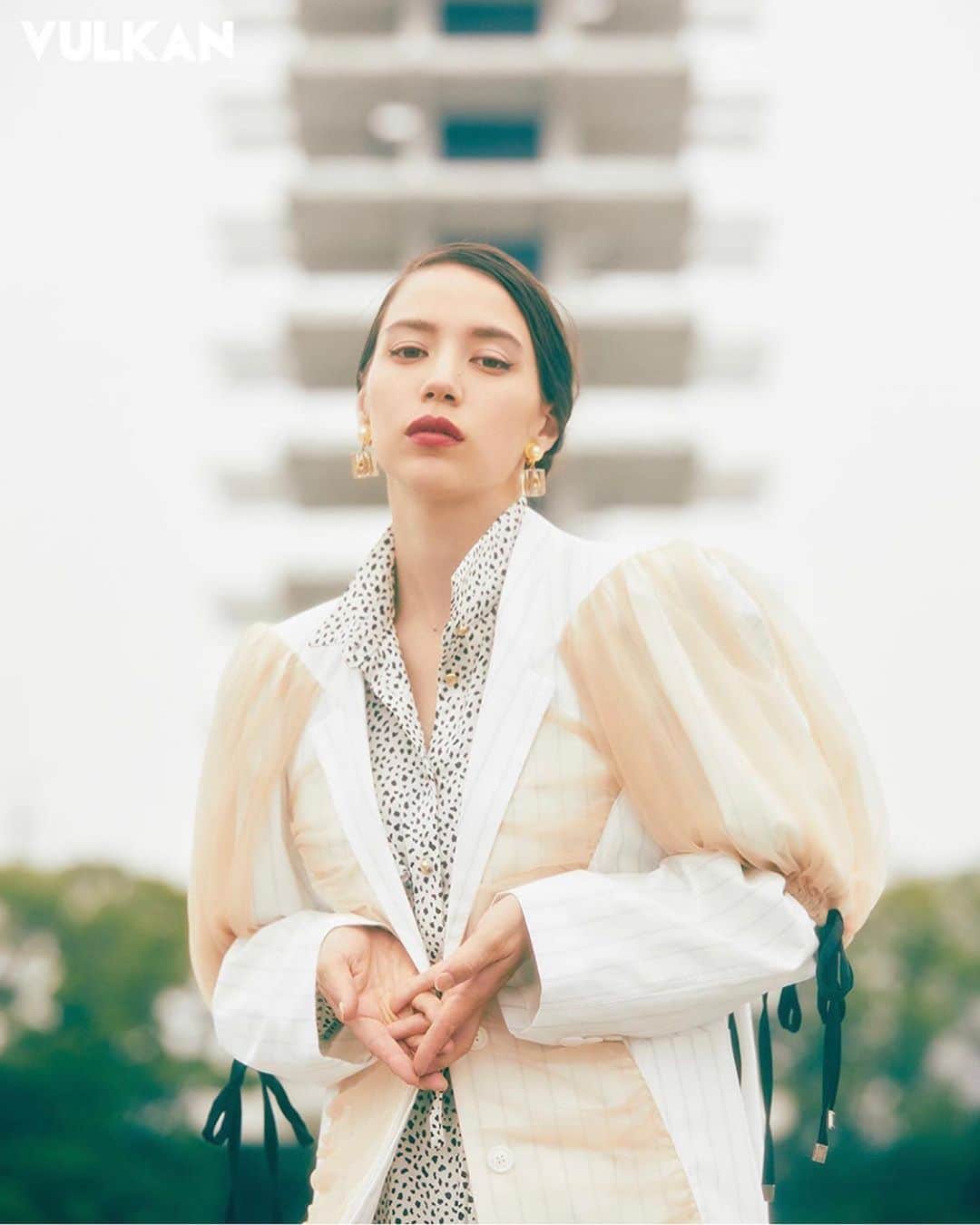 のインスタグラム：「. . 🌹 . . #repost @so_so_takayuki ・・・ VULKAN Magazine @vulkanmag “Metaphor” Model:Sharen @sharenichiba Stylist:Takumi Noshiro @takuminoshiro Hair&Make:Nao Morishita @naomorishita Photographer:Takayuki Fujimoto @so_so_takayuki . . .  #VULKANmagazine#editorial#fashionmagazine#fashioneditorial#magazine#shooting#model#hairmake#hair#makeup#stylist#fashionstylist#photographer#portrait#fashion#fashionphoto#fashionshoot#photoshoot#tokyo#japan」