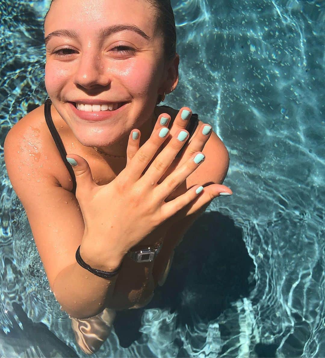 G・ハネリウスさんのインスタグラム写真 - (G・ハネリウスInstagram)「pool day wearing @gpolishofficial in MALIBU 🌊🦋💅🏻💦 shop at the link in my bio!」8月12日 5時54分 - ghannelius