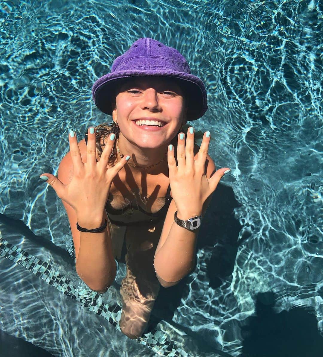 G・ハネリウスさんのインスタグラム写真 - (G・ハネリウスInstagram)「pool day wearing @gpolishofficial in MALIBU 🌊🦋💅🏻💦 shop at the link in my bio!」8月12日 5時54分 - ghannelius
