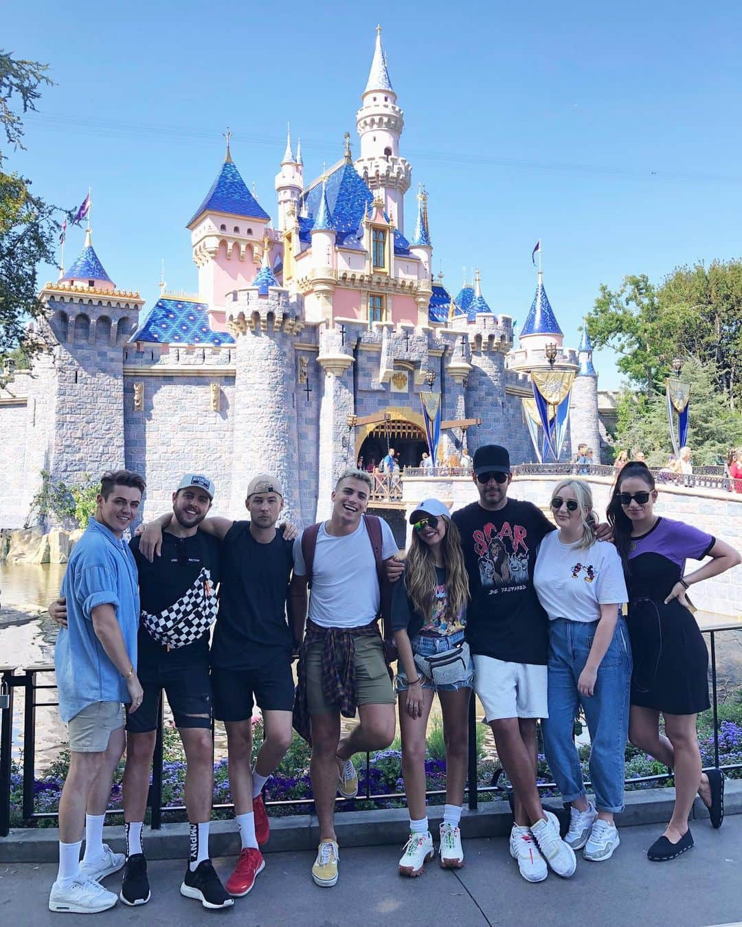 ジェイド・サールウォールさんのインスタグラム写真 - (ジェイド・サールウォールInstagram)「New Mickey Mouse Club 🏰」8月12日 5時56分 - jadethirlwall