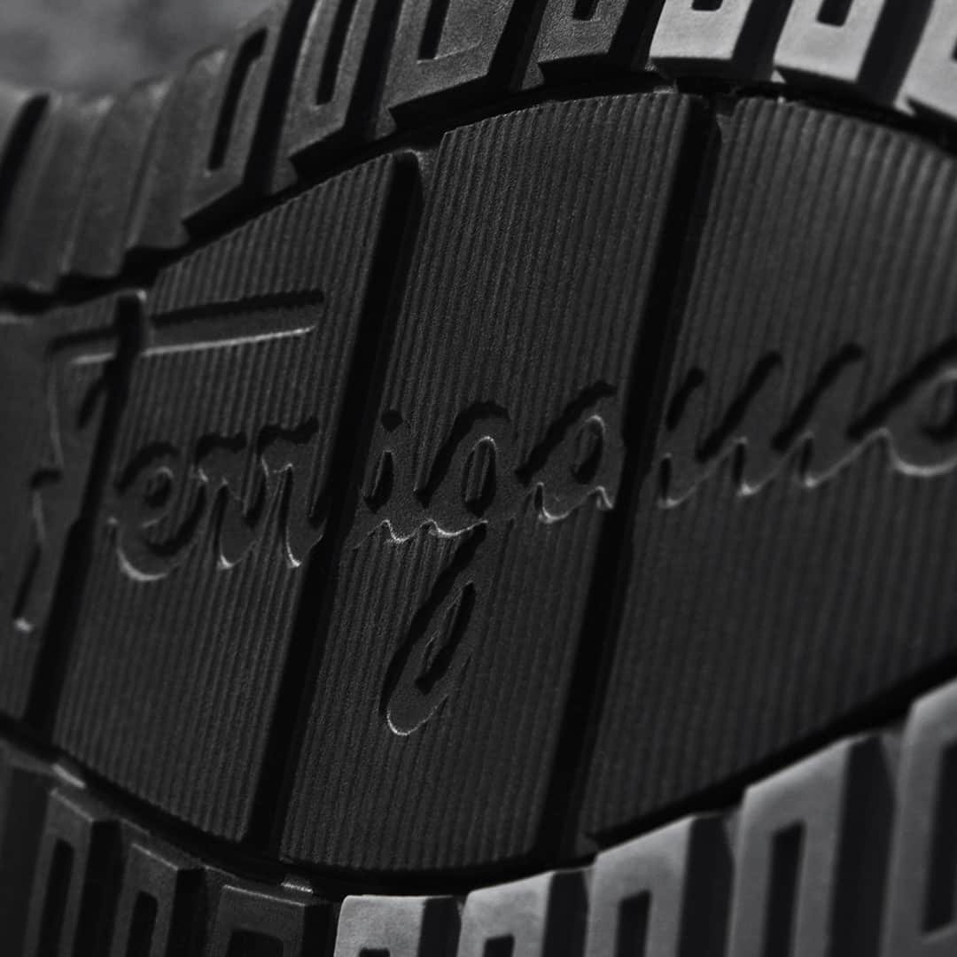 サルヴァトーレ・フェラガモさんのインスタグラム写真 - (サルヴァトーレ・フェラガモInstagram)「All in the Details : the ultra-flexible rubber synthetic soles designed for enhanced mobility #FerragamoHybridShoe」8月12日 6時00分 - ferragamo