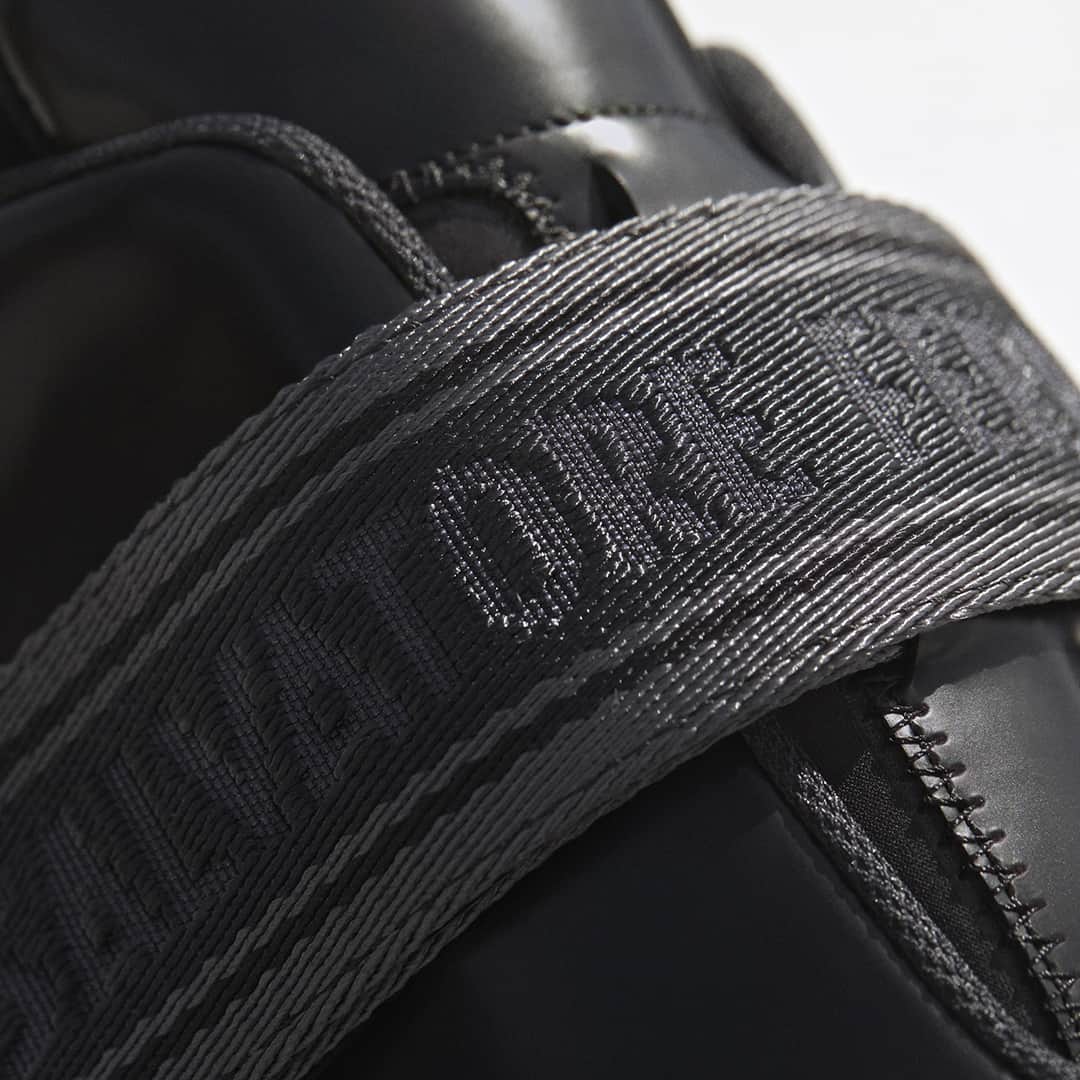 サルヴァトーレ・フェラガモさんのインスタグラム写真 - (サルヴァトーレ・フェラガモInstagram)「All in the Details : the ultra-flexible rubber synthetic soles designed for enhanced mobility #FerragamoHybridShoe」8月12日 6時00分 - ferragamo