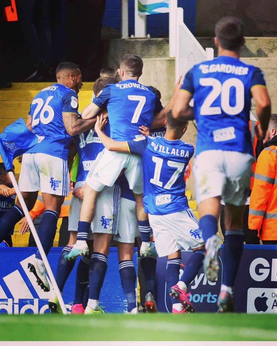 ダニエル・クローリーさんのインスタグラム写真 - (ダニエル・クローリーInstagram)「Great performance by the boys yesterday,disappointing not the 3 points but we go again Saturday #KRO」8月12日 6時14分 - danielcrowley10