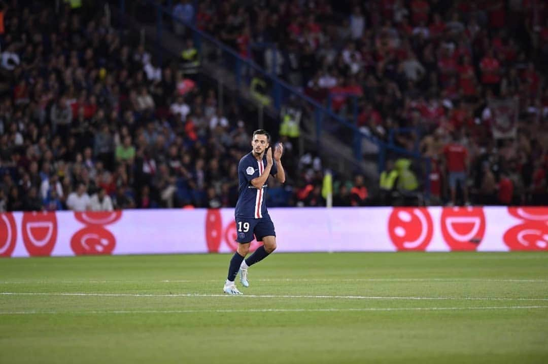 パブロ・サラビアさんのインスタグラム写真 - (パブロ・サラビアInstagram)「🇫🇷 Heureux de commencer la @ligue1conforama avec une victoire 💪 //🇪🇸 Feliz de empezar la @ligue1conforama con Victoria 💪  #PSG #Icicestparis #AllezParis #ligue1Conforama #PS19」8月12日 6時22分 - pablosarabia92