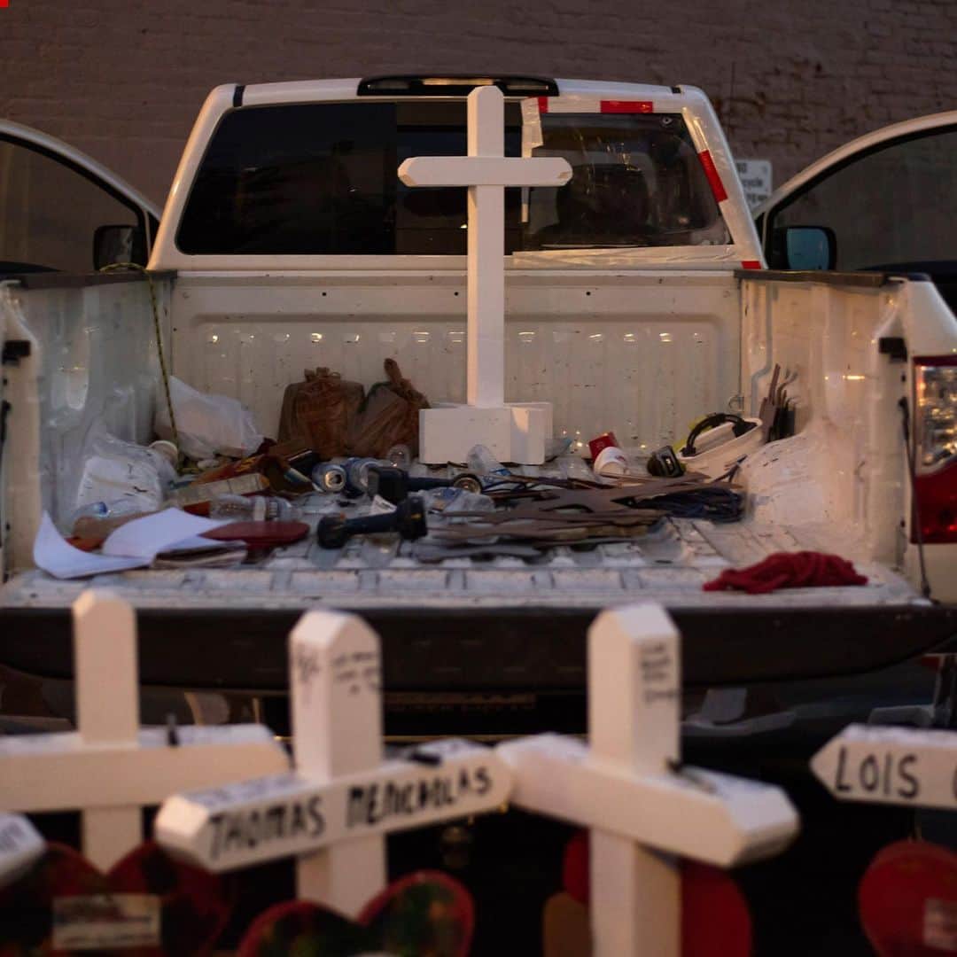 CNNさんのインスタグラム写真 - (CNNInstagram)「Greg Zanis has been delivering crosses after massacres for 23 years, but last weekend marked the first time he had to drive from one shooting location directly to another. After a gunman killed 22 people at a Walmart in El Paso, Texas, and another shooter took nine more lives several hours later in Dayton, Ohio, Zanis began a journey of roughly 3,500 miles. Since 1996, when he found his father-in-law murdered, Zanis has built 26,680 crosses — he estimates 21,000 are shooting victims. “It’s the hardest week I’ve ever had in my life,” he said of the two recent shootings. “I go out all the time, but not like this.” (📸: Mark Felix for CNN)」8月12日 6時50分 - cnn