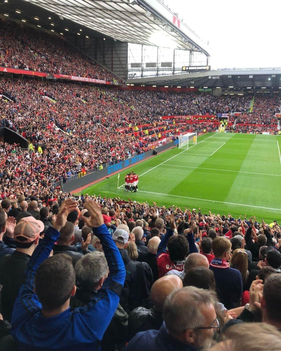 マンチェスター・ユナイテッドさんのインスタグラム写真 - (マンチェスター・ユナイテッドInstagram)「👀 A view from the stands. 📷: @christopher_f_martin」8月12日 6時58分 - manchesterunited