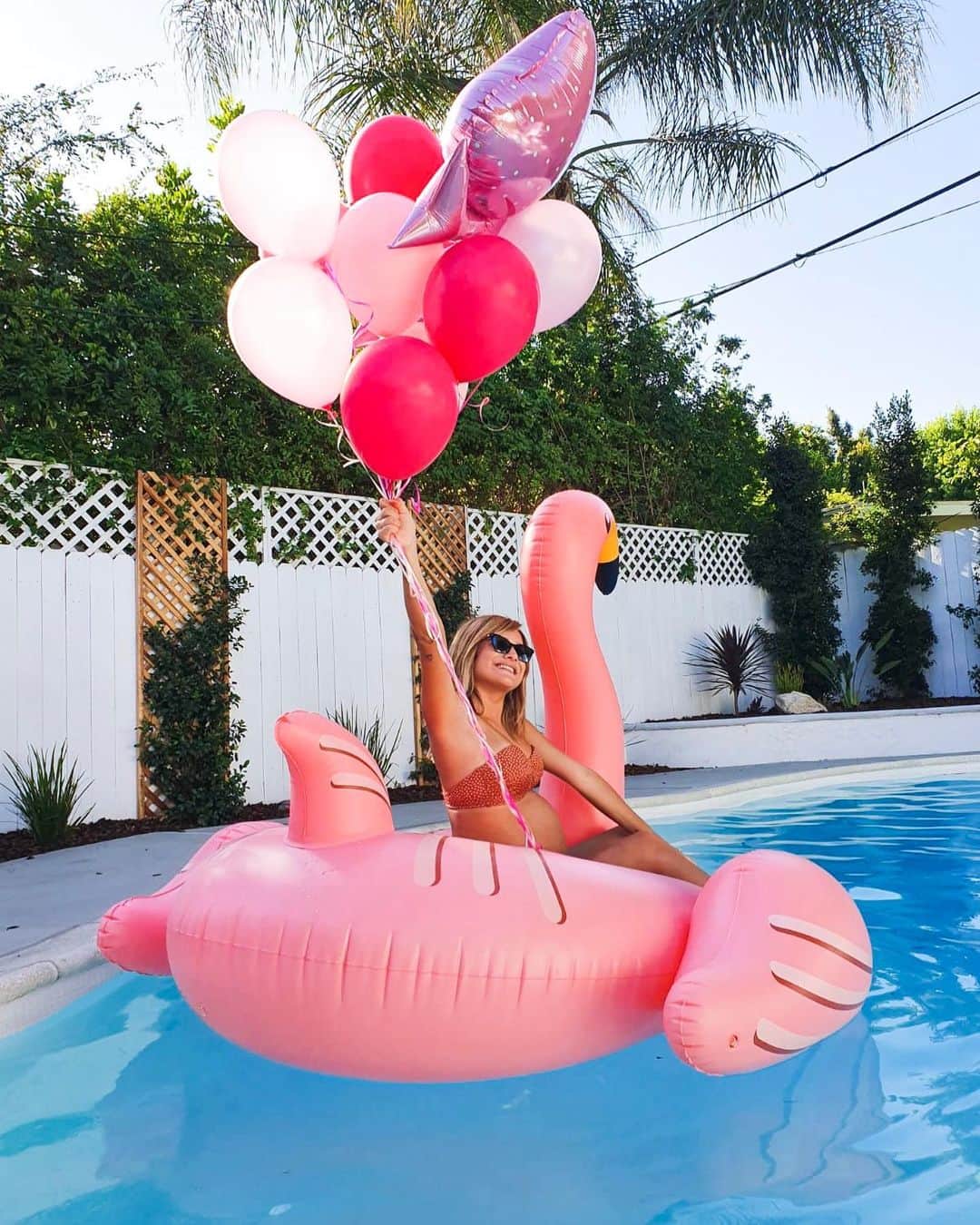チャチー・ゴンザレスのインスタグラム：「Still can’t believe it....TEAM GIRL 💗👶🏼 #26weekspregnant 📸: @jukkadudeson」