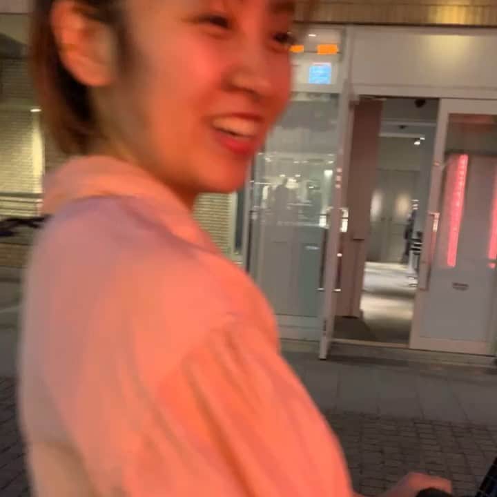 小松美緒のインスタグラム：「夜の代官山お散歩🚶‍♂️✨✨✨ @mariutsugi  @balloonhair_utsugi  @balloontoyo__  @siika_shimada_arata  代官山アドレスって夜お洒落な雰囲気だねって話をする学大住みのメンバー💕  夜のお散歩楽しい✨✨」