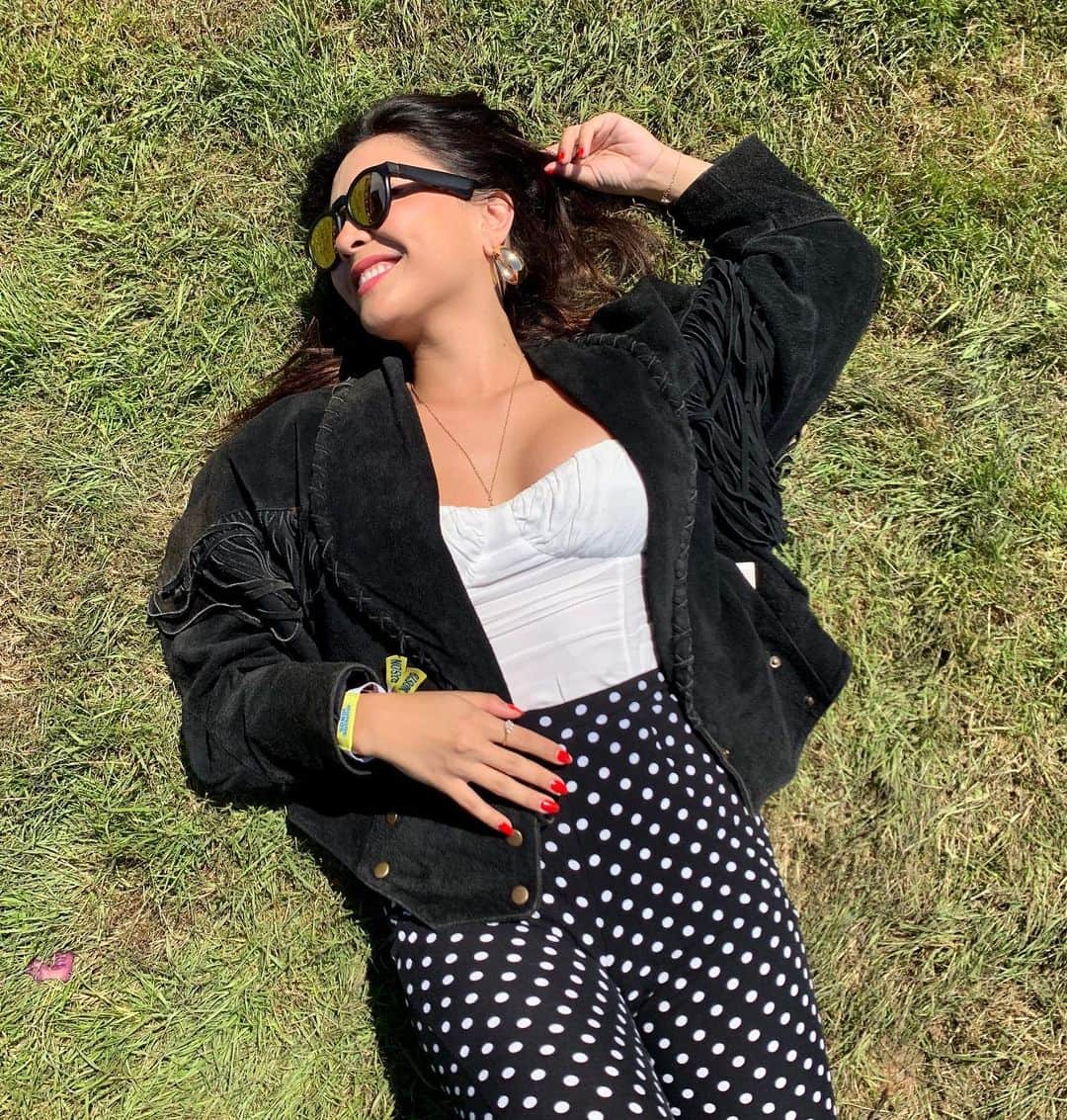 ステラ・ハジェンズのインスタグラム：「tried out these Bose sunglasses with built in speakers at outsidelands & i’m now OBSESSED. can’t wait to wear these everywhere from here on out 😍🕶🎵 #boseframes #teambose @bose」