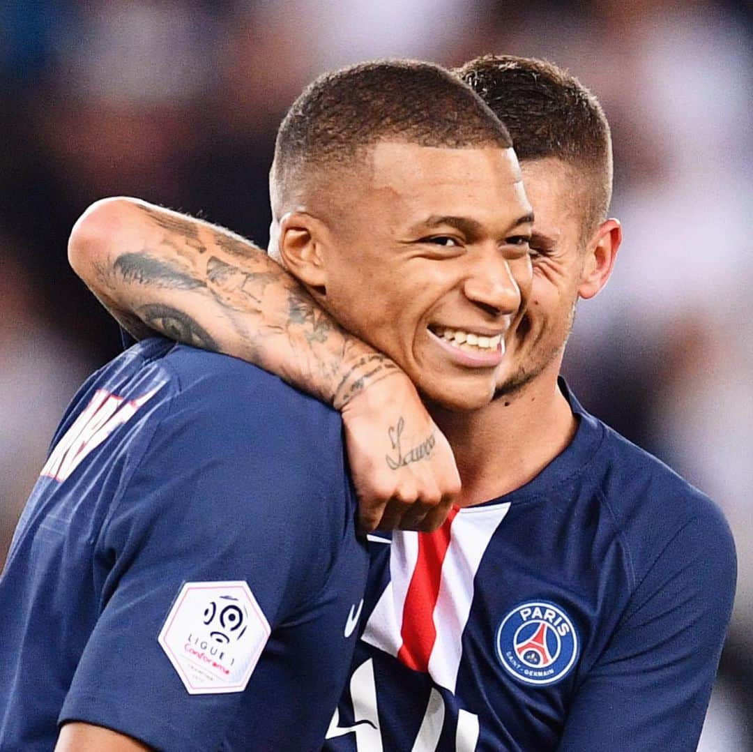 リーグ・アンさんのインスタグラム写真 - (リーグ・アンInstagram)「Le @psg et @k.mbappe déjà d’attaque ⚡️ Le champion de France en titre a disposé du @nimesolympique (3-0) pour sa première de la saison au Parc des Princes 🔴🔵 ▫️ ▫️ #ligue1conforama #PSG #mbappe #kylianmbappe #nimes #nimesolympique #paris #parcdesprinces」8月12日 7時15分 - ligue1ubereats