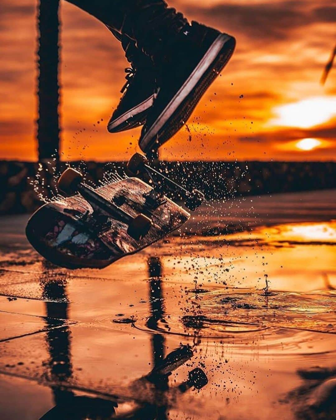 Canon Photographyさんのインスタグラム写真 - (Canon PhotographyInstagram)「How stunning are these images! Which one do you prefer? 1 or 2?  Photography | @jordi.koalitic  Barcelona, Spain  #canon_photos #sunsetlover #sunsetbeach #skaterboy #goldenhour」8月12日 7時16分 - cpcollectives