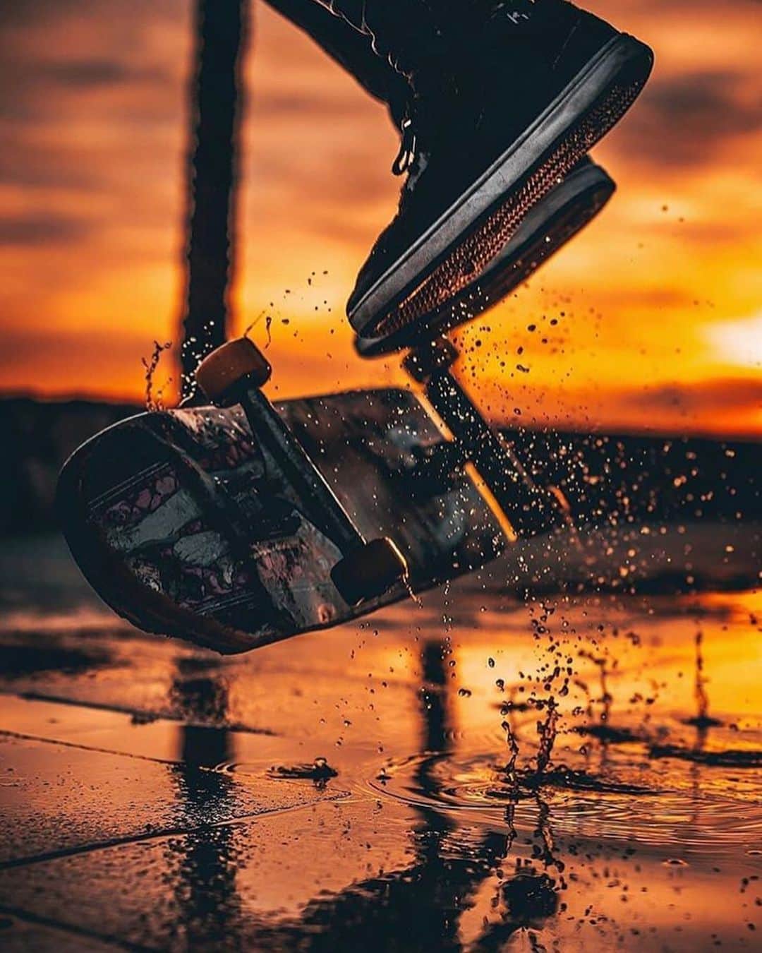 Canon Photographyさんのインスタグラム写真 - (Canon PhotographyInstagram)「How stunning are these images! Which one do you prefer? 1 or 2?  Photography | @jordi.koalitic  Barcelona, Spain  #canon_photos #sunsetlover #sunsetbeach #skaterboy #goldenhour」8月12日 7時16分 - cpcollectives