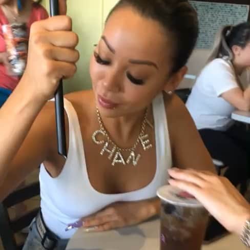 ダニー・リエルのインスタグラム：「Learnt a new game in #Houston !! Pretty sure I nailed it, what do you think? Lol ➡️swipe right 😹」