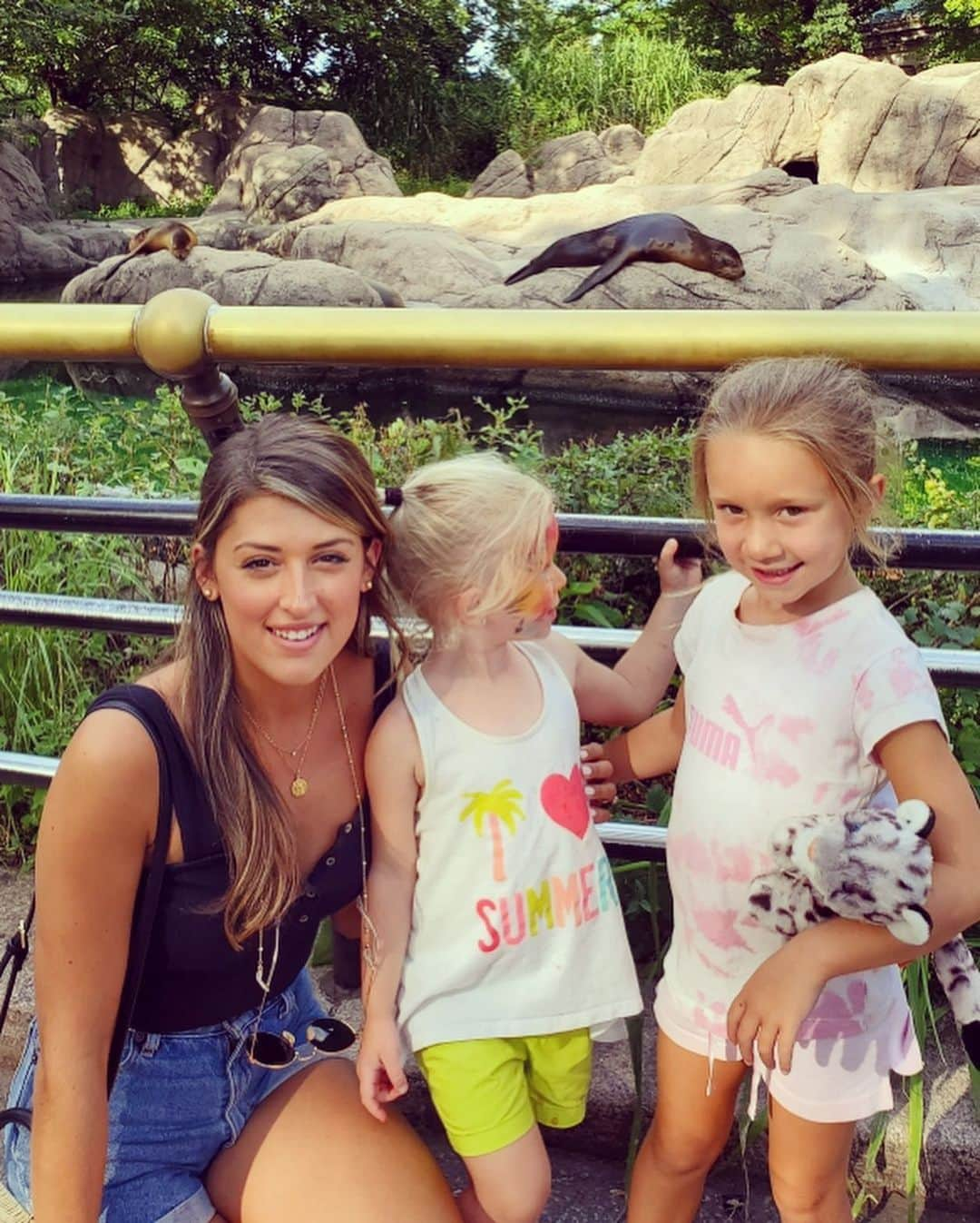 サマンサ・シザーリオさんのインスタグラム写真 - (サマンサ・シザーリオInstagram)「Annual Bronx zoo fun with these cuties! 🥰」8月12日 7時27分 - sammi.kramer