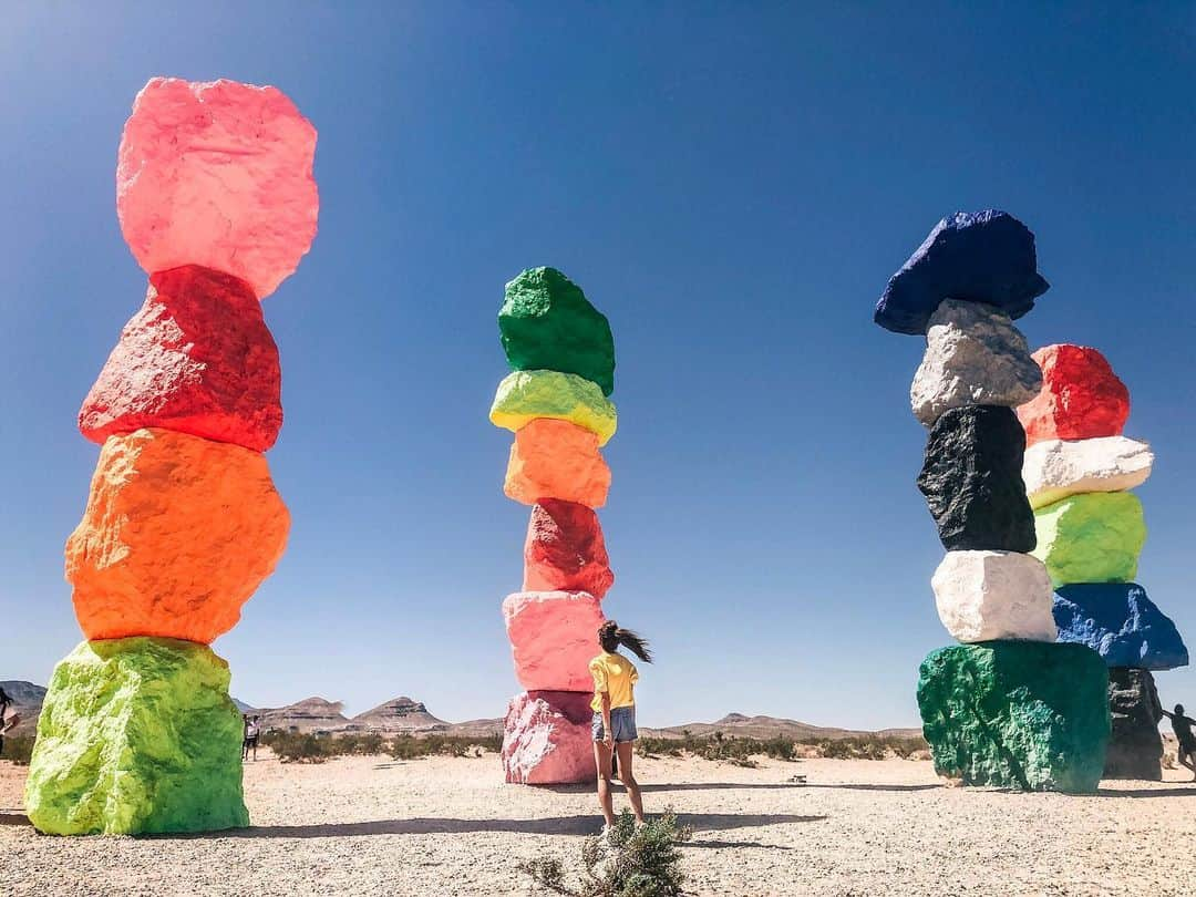 福井仁美さんのインスタグラム写真 - (福井仁美Instagram)「SEVEN MAGIC MOUNTAINS 🌈 ────────────────────── ベガスの中心から車で少し行ったらいきなり現れるアートなストーン達。 写真で見るより何倍も大迫力！ ・ #sevenmagicmountains #lasvegas #ラスベガス #GoPro #GoProJP #GoProGirl #GoProfamily #GoProoftheday #GoProHERO7 #HERO7 #GoProのある生活 #ゴープロのある生活」8月12日 7時32分 - hitton28