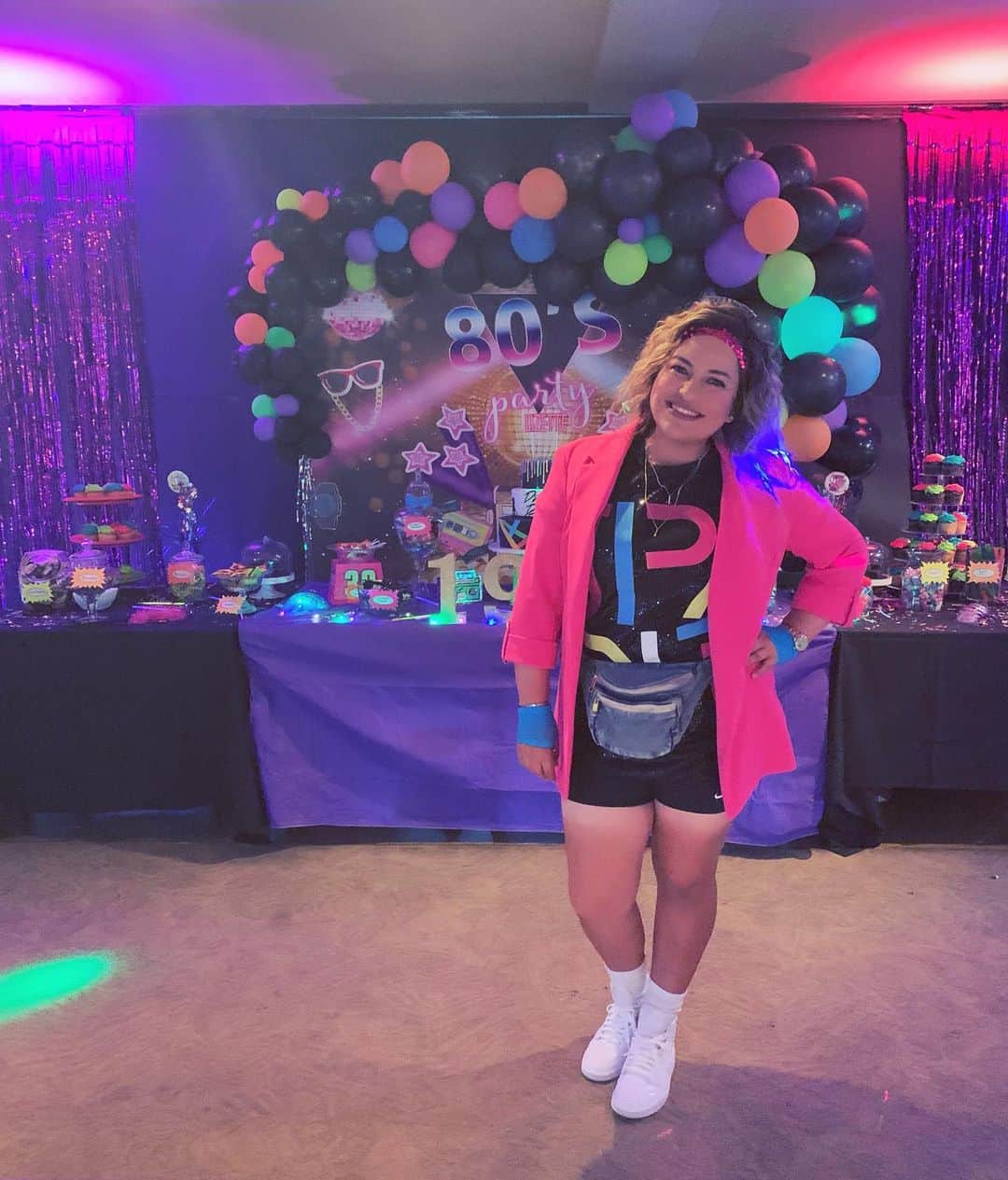 リセット・サラスのインスタグラム：「Cheers to 3️⃣0️⃣!!!! Thank you to everyone who was a part of my 80s theme birthday party! I wish I had this hair 24/7 lol 💜🧡💚💖#PartyLikeIts1989 #Dirty30」