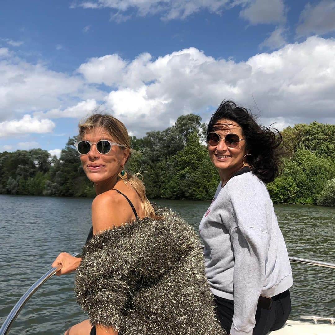 イネス・リグロンさんのインスタグラム写真 - (イネス・リグロンInstagram)「what a better way than to commute in Paris by boat with friends. Fun day with my dear friends 💙 #thanksfull #parisbyboat #villennes-sur-seine」8月12日 7時34分 - inesligron