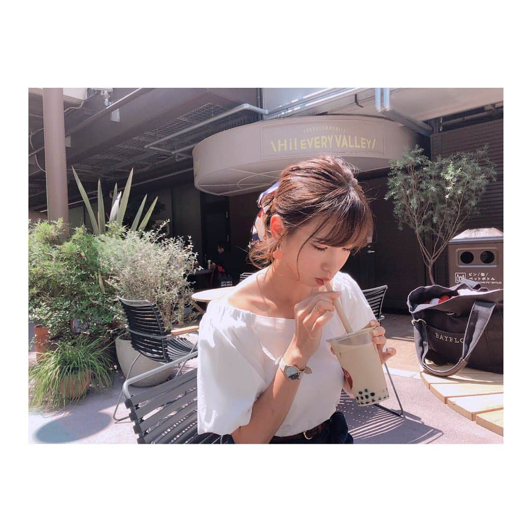 下門美春さんのインスタグラム写真 - (下門美春Instagram)「昨日はドーム観戦でしたー！ こーたろーBirthday🎂！！！ 負けちゃったけど勝負ごとは仕方ない。カード変わるから今日から仕切り直しだー💪！✨ 現状の自分と同じ！目の前のことをコツコツと😃💡 ってか今朝涼しすぎてやばー！(28度)こんな楽か！笑 スピード→ペース走→LSDの3クール目終わったけれど地面が滑らない、アップダウンないロードで走るってくっそほど楽！😂 今はこのサイクルを9月頭までやって今後は実践的なものを入れていければいいなぁって感じ。 焦らず騒がず流されず。頑張りまーす🙋‍♀️✨ #横顔シリーズ #タピオカ #普段1人じゃ飲まないけど #私のタピオカマップ @arisa__ys01  #そういえば昨日2人で撮ってないね #デートなうに使いなよ #なかば強制 #恋する乙女目線 #自分で言っちゃう #今日は清楚系だよって」8月12日 7時41分 - 38shimo