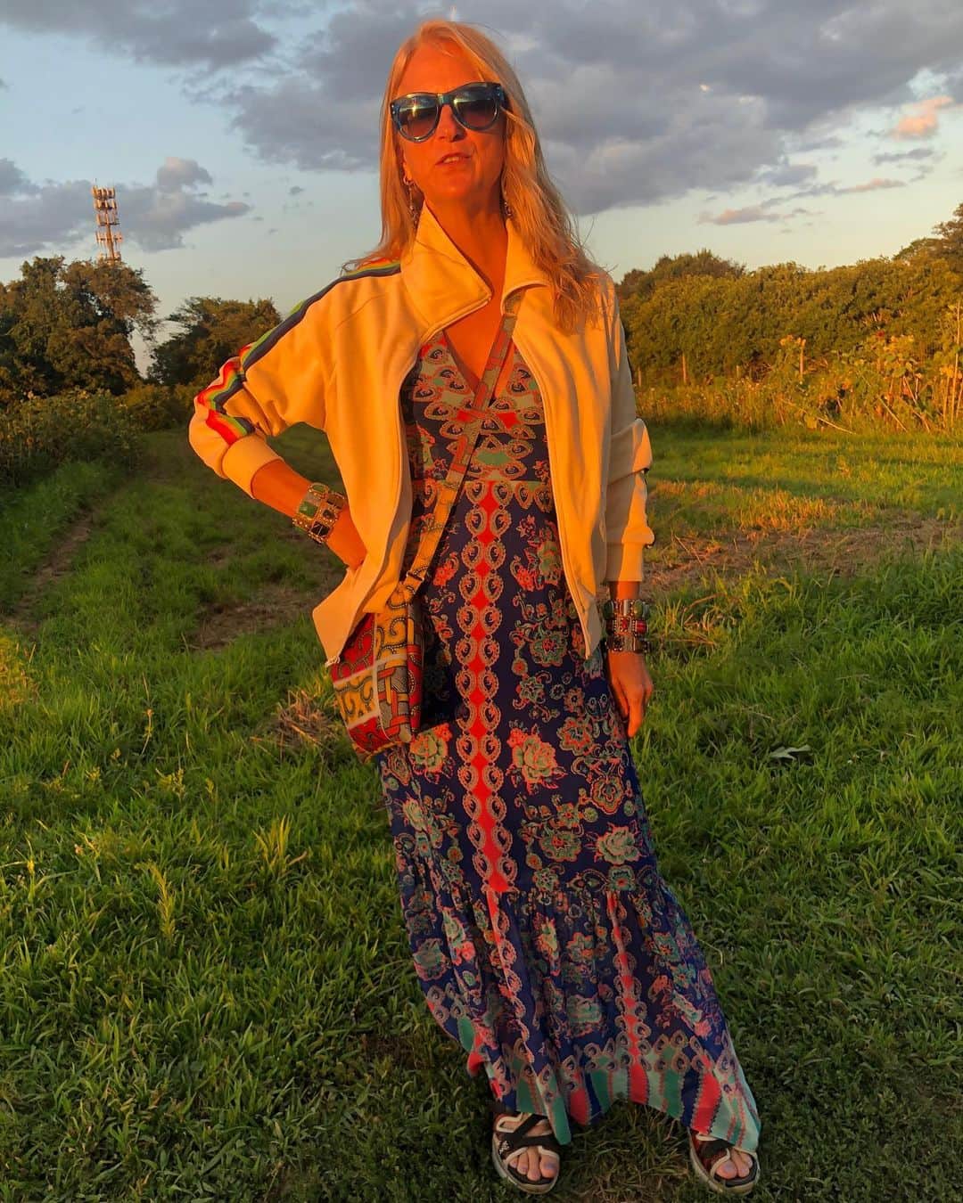 ナネットレポーのインスタグラム：「Beautiful night and a delicious dinner in the field Thank you Katie and Amanda」