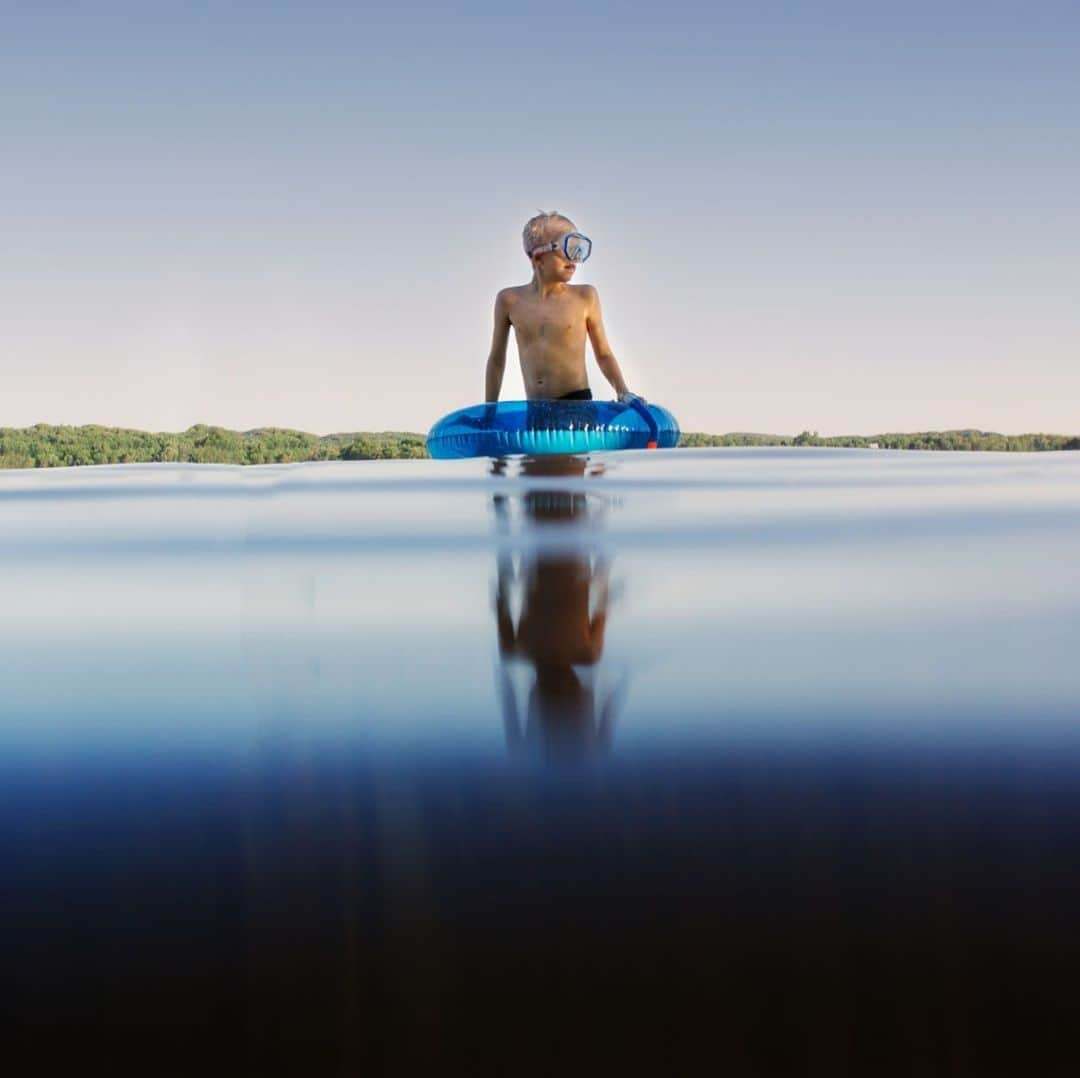 Beth Mancusoさんのインスタグラム写真 - (Beth MancusoInstagram)「A fun water shot I took with a Nikon Aw1. . . . . . . . #bicfp #pixel_kids #catsofinstagram #runwildmychild #momtogs #cameramama #500px #sunset #minnesota #childphotography #creativelive #nikonnofilter #america #minnesotafamilyphotographer #minnesotalife #capturemn #onlyinminnesota」8月12日 8時01分 - bethjphotography