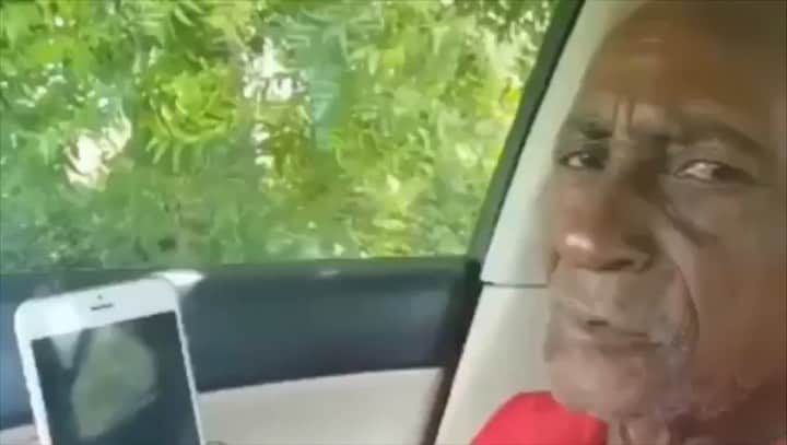 のインスタグラム：「Como va su domingo☹️」