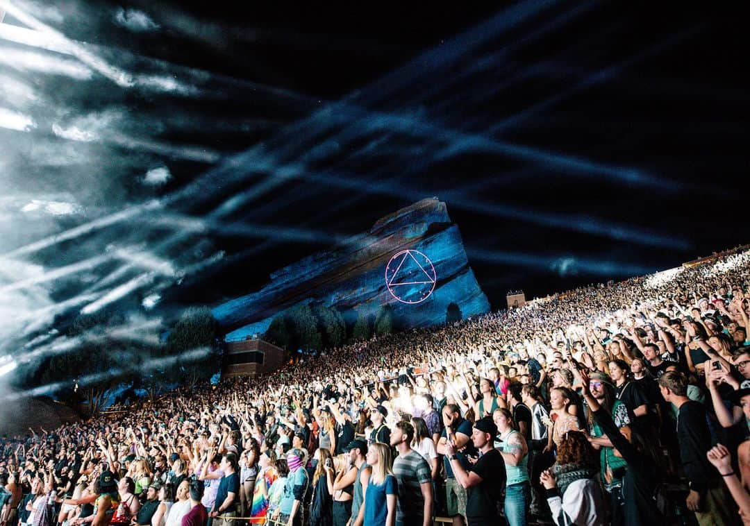 アリソン・ワンダーランドさんのインスタグラム写真 - (アリソン・ワンダーランドInstagram)「LAST NIGHT WAS THE BEST NIGHT OF MY LIFE. I ONLY WANT TO LEVEL UP. My first of two sold out red rocks shows this year. special shout out to my live band who were on strings and percussion. Thank you everyone you brought me to tears. Most surreal moment in my career」8月12日 8時57分 - alisonwonderland