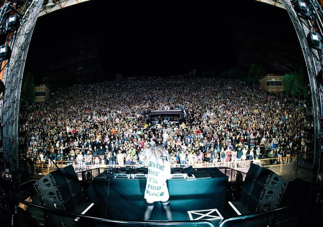 アリソン・ワンダーランドさんのインスタグラム写真 - (アリソン・ワンダーランドInstagram)「LAST NIGHT WAS THE BEST NIGHT OF MY LIFE. I ONLY WANT TO LEVEL UP. My first of two sold out red rocks shows this year. special shout out to my live band who were on strings and percussion. Thank you everyone you brought me to tears. Most surreal moment in my career」8月12日 8時57分 - alisonwonderland