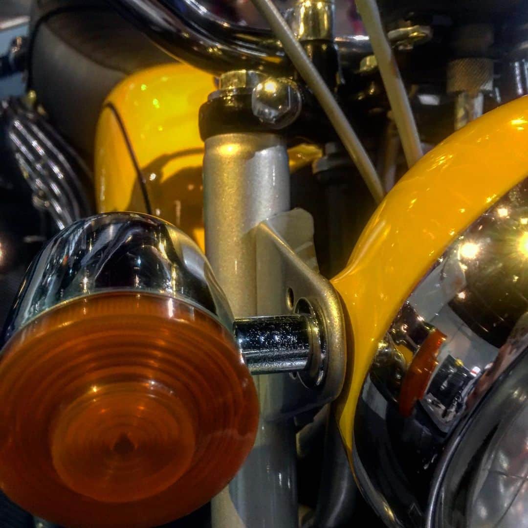 のインスタグラム：「【夏休み企画】ヤマハバイクヒストリークイズ✨【コメントしてね】  現在「連休企画」としまして、静岡県磐田市にあるヤマハ発動機ミュージアム、”コミュニケーションプラザ”にて展示中の歴史車両より、バイクの一部を写したクイズを出題しております！皆さまの「ヤマハマニア度」が分かるかも…🤔💡？！ 昨日の第2回へのご参加ありがとうございました！  第3回の本日はこちら！皆さまが簡単に答えられてしまうので、今日の写真は1枚だけです😏ヒントは「トレール」「1968年発売」←（※修正「1970」）です💡 さて、分かった方はコメント欄にて車種名をお答えください！  答えの発表は8/12(月)21:00頃を予定しております☺️✨！ なお、コミュニケーションプラザは8/10-8/18は休館日となりますので、ご了承くださいませ。  #ヤマハバイクヒストリークイズ #ヤマハ #ヤマハが美しい #コミュニケーションプラザ #歴史車両 #夏休み #クイズ #yamaha #yamahamotocycle #history #communicationplaza #quiz #whoami」