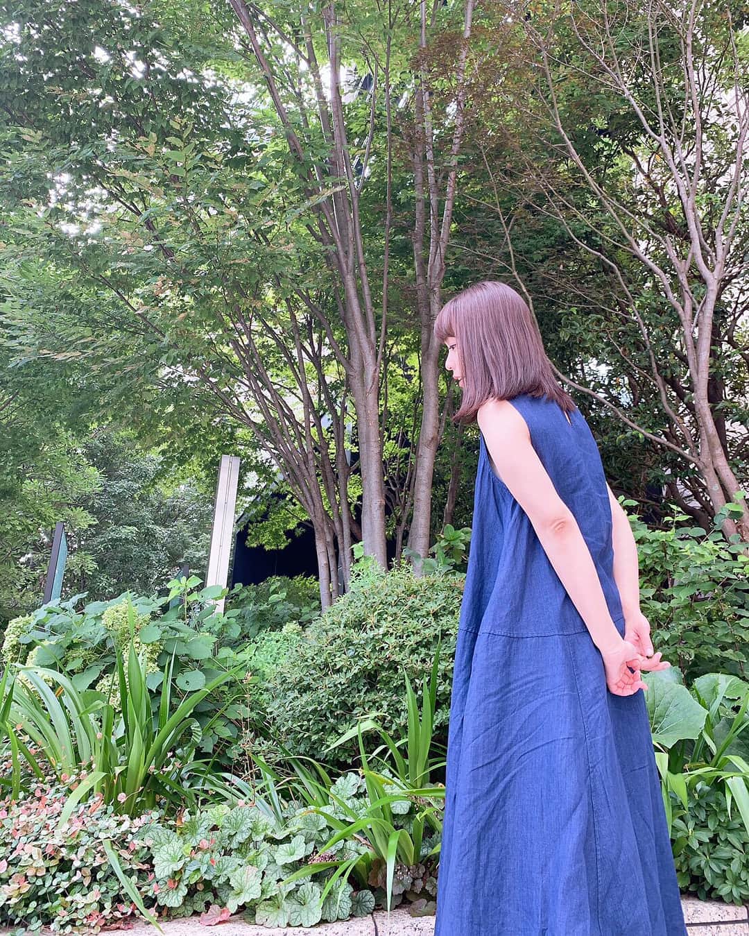 杜このみのインスタグラム：「ラジオ収録を終えて外に出ると 蝉の大合唱が行われていました♡ #私服 #45rpm」