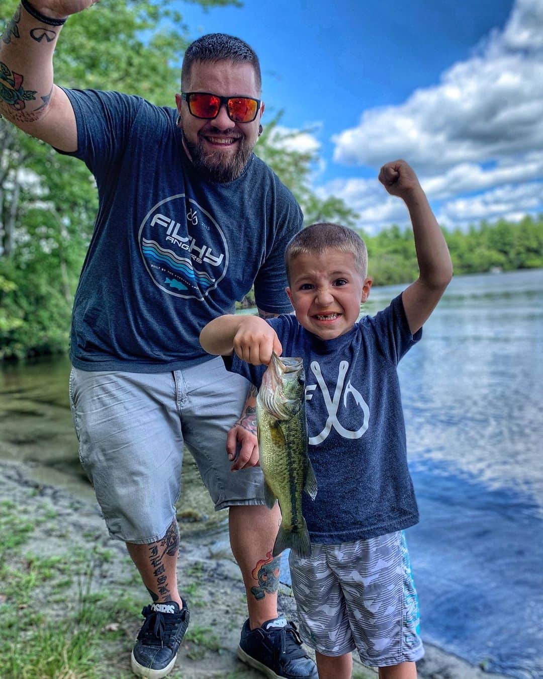 Filthy Anglers™さんのインスタグラム写真 - (Filthy Anglers™Instagram)「Quite possibly one of my favorite photos we’ve posted in a long time. My good friend @big_zem_23 and his son Brayson fishing together. As a dad there’s nothing, I mean nothing like sharing your passion with your child. To capture this level of excitement on his first bass, no words. Going to let the photo do the rest of the talking, job well done dad. Congrats Brayson you are Certified Filthy PHOTO CRED @Janna_ziemski www.filthyanglers.com  #fishing #dad #bassfishing #angler # father son #bassfishing #dadlife #boat #filthyanglers #teamfilthy」8月12日 9時11分 - filthyanglers