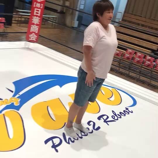 二上美紀子（GAMI）のインスタグラム：「2年ぶりに受け身取ったわい  #wavepro #新しい #リングマット #体に染み付いた受け身 #そういえば #受け身は得意 #中の #得意」