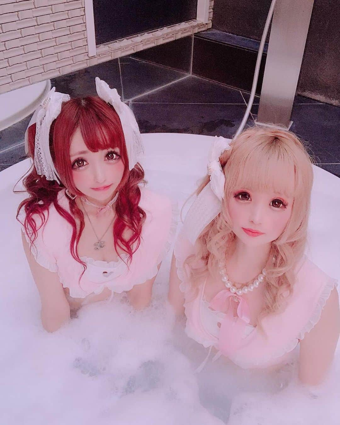 桜咲姫奈さんのインスタグラム写真 - (桜咲姫奈Instagram)「一生写メ撮ってた（つω-`*）🍓✩°｡⋆♡*°楽しすぎて崩壊するかと思った♡ ･ ･ #歌舞伎町 #ラブホ女子会 #水着 で#泡風呂」8月12日 9時27分 - himena_ousaki