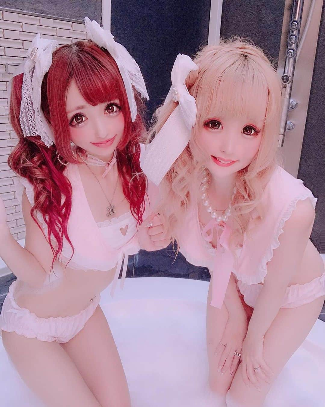 桜咲姫奈さんのインスタグラム写真 - (桜咲姫奈Instagram)「一生写メ撮ってた（つω-`*）🍓✩°｡⋆♡*°楽しすぎて崩壊するかと思った♡ ･ ･ #歌舞伎町 #ラブホ女子会 #水着 で#泡風呂」8月12日 9時27分 - himena_ousaki