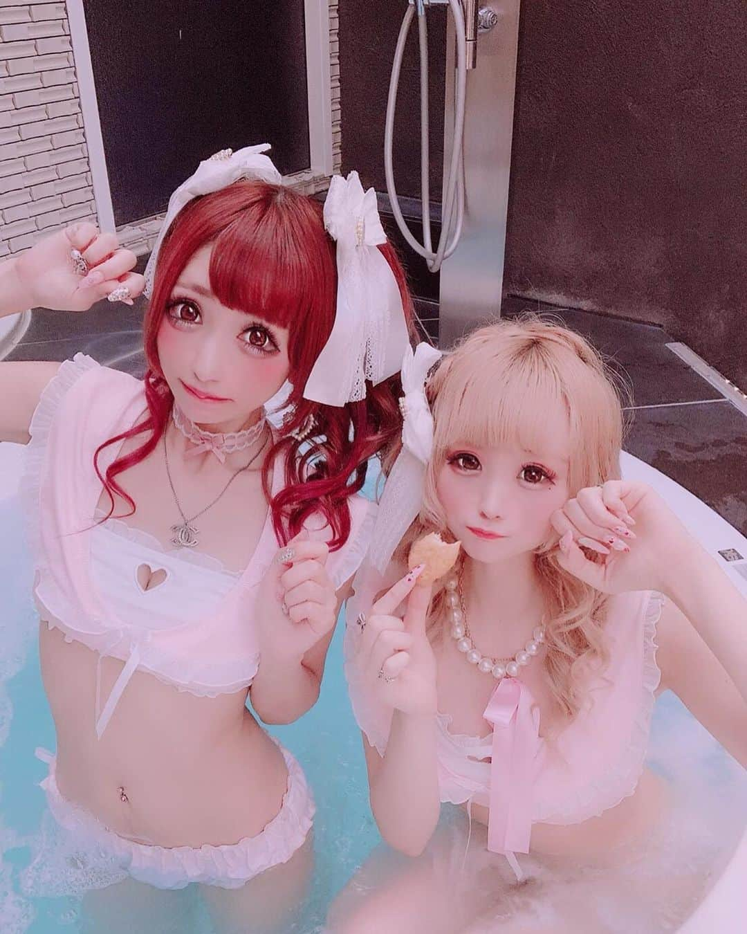 桜咲姫奈さんのインスタグラム写真 - (桜咲姫奈Instagram)「一生写メ撮ってた（つω-`*）🍓✩°｡⋆♡*°楽しすぎて崩壊するかと思った♡ ･ ･ #歌舞伎町 #ラブホ女子会 #水着 で#泡風呂」8月12日 9時27分 - himena_ousaki