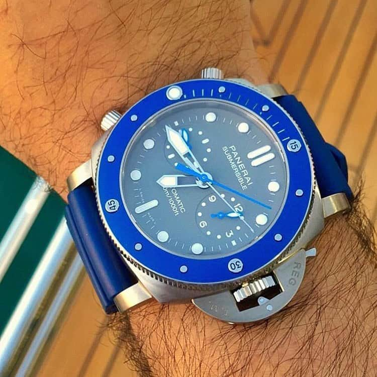 オフィチーネ パネライさんのインスタグラム写真 - (オフィチーネ パネライInstagram)「The #PaneristiWho of the week is @mabulqassem with this beautiful capture of the Submersible watch.  Discover more on stories.  #risti #paneristi #PAM982 #Submersible #PaneraiSubmersible #Luminor #PaneraiLuminor #paneraiwatches #repost #regram #paneraiwatch #paneraistraps #LaboratorioDiIdee #paneraistrap #wristgame #paneristi4ever」8月12日 20時22分 - panerai