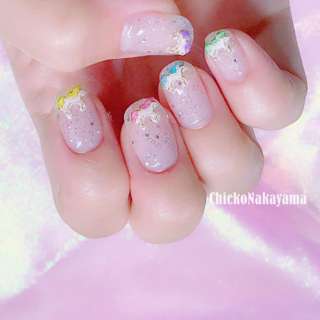 なかやまちえこさんのインスタグラム写真 - (なかやまちえこInstagram)「マイネイルは久々ふぁんしー🎠 #nail #nails #nailart #ネイル #美甲 #ネイルアート  #clou #nagel #ongle #ongles #unghia #japanesenailart #manucure #네일 #젤네일 #네일아트 #네일리스트 #japanesenails #manicurist #gelnails #fancynails #ファンシーネイル #ゆめかわ #ゆめかわネイル #kawaii #kawaiinails #グミネイル  #クリアネイル #clearnails  PREANFA シリコンモールド ペガサス、くま きまぐれキャット ピグメントスパークリングスカッシュNo.7 くまはBetty gel カラーレジン ポニーはPREGELミューズ マザーズホワイトときまピグ ハイリッチ、リキッドメタルゴールド」8月12日 20時24分 - chiekonakayama